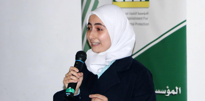 الطالبة رغد يوسف الدهنة من طلبة جامعة دمشق الفائزين بالمسابقة الخضراء الثانية
